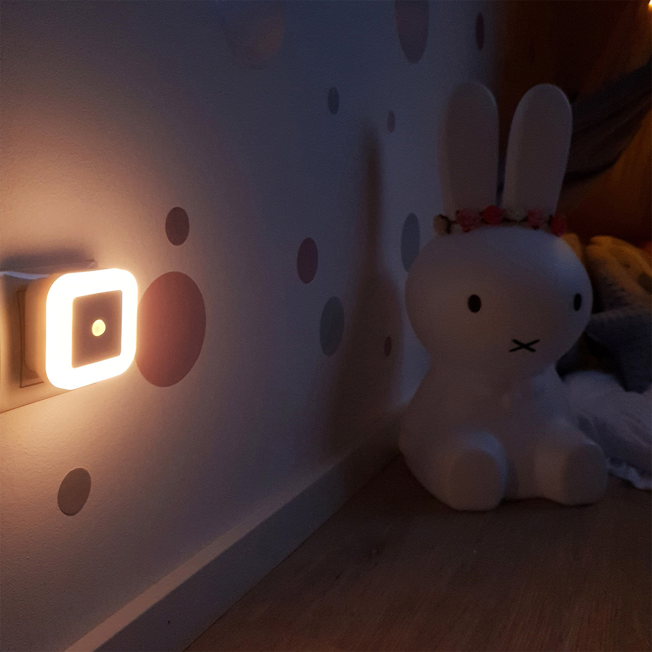 LED Nachtlicht 65x65mm - 2er SET - Steckdosenlicht mit Sensor 230V 0,32W 26lm warmweißes Licht  | Weiß - 2