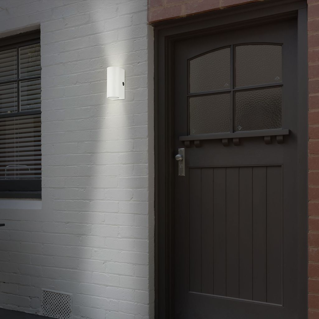 LED Außenwandleuchte mit Dämmerungssensor - 15x6.5x9cm - Wandlampe Außen Up- & Down 2-flammig GU10 5W IP44  400lm 4000K neutralweiße Lichtfarbe I weiß matt 3