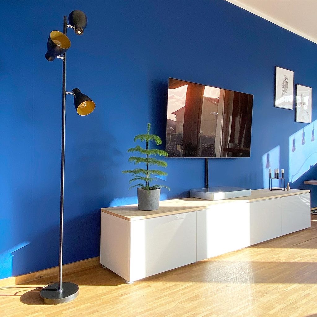 Stehlampe - Schalter. schwenkbar. E27 Fassung. max. 25W. Schwarz-Gold 5